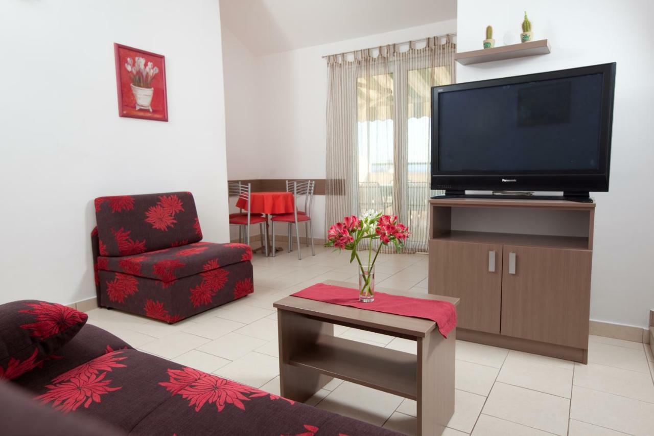 Apartments Smiljka II Tucepi Bagian luar foto