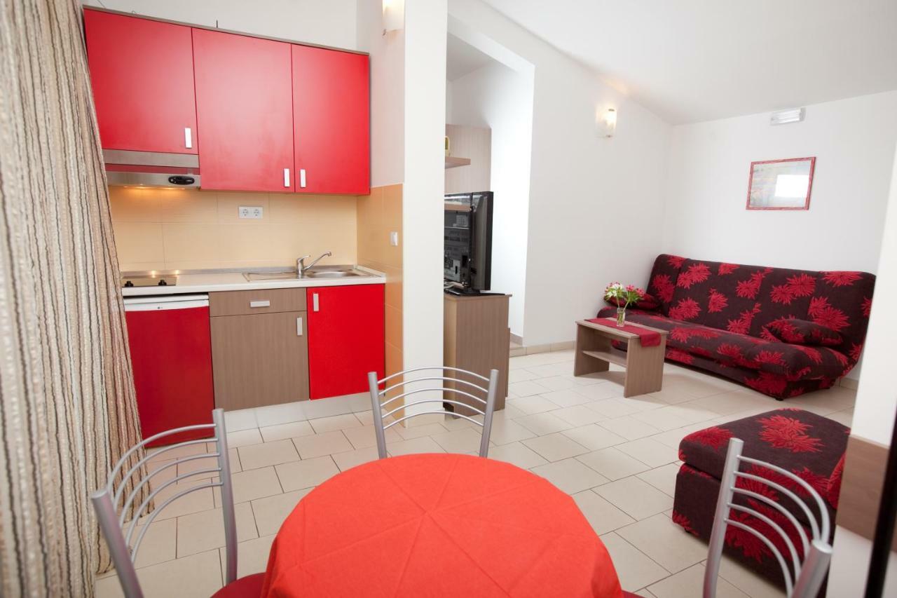 Apartments Smiljka II Tucepi Bagian luar foto