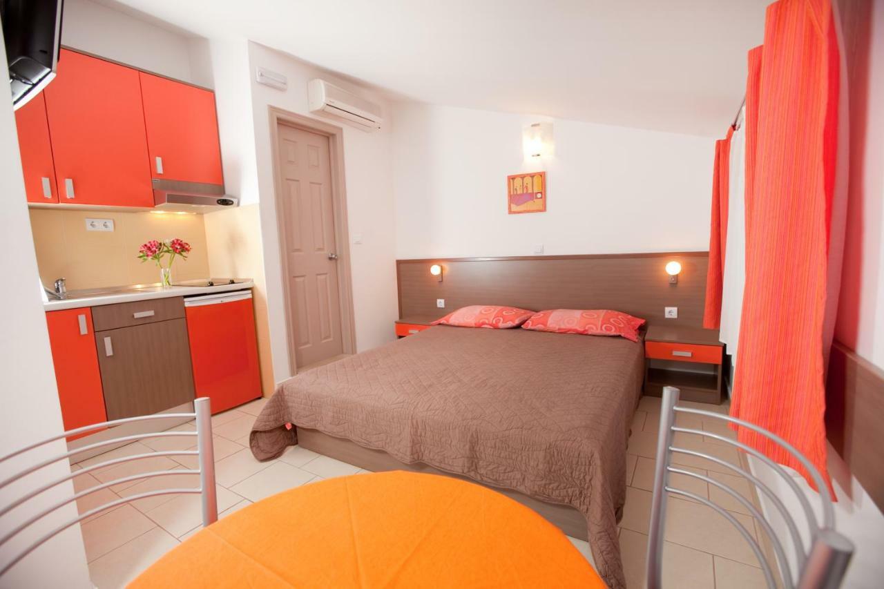 Apartments Smiljka II Tucepi Bagian luar foto