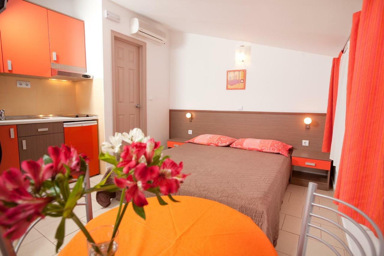 Apartments Smiljka II Tucepi Bagian luar foto