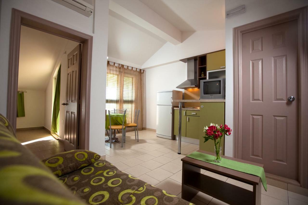 Apartments Smiljka II Tucepi Bagian luar foto