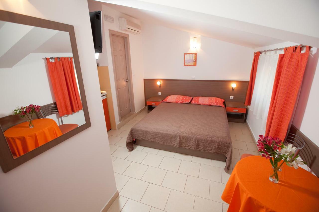 Apartments Smiljka II Tucepi Bagian luar foto