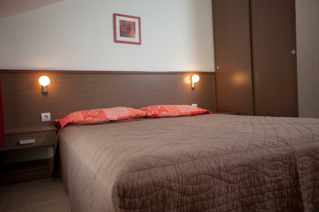 Apartments Smiljka II Tucepi Bagian luar foto