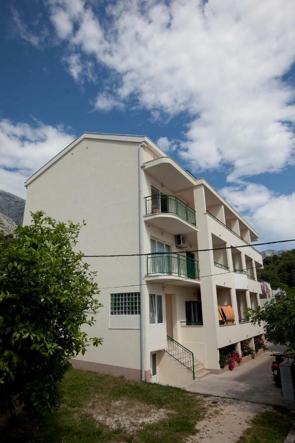 Apartments Smiljka II Tucepi Bagian luar foto
