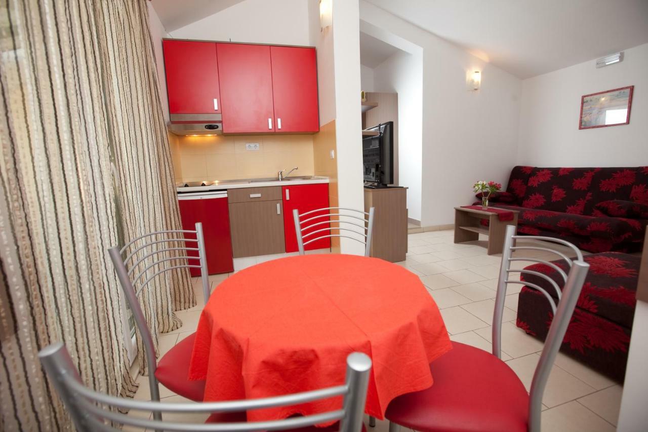 Apartments Smiljka II Tucepi Bagian luar foto